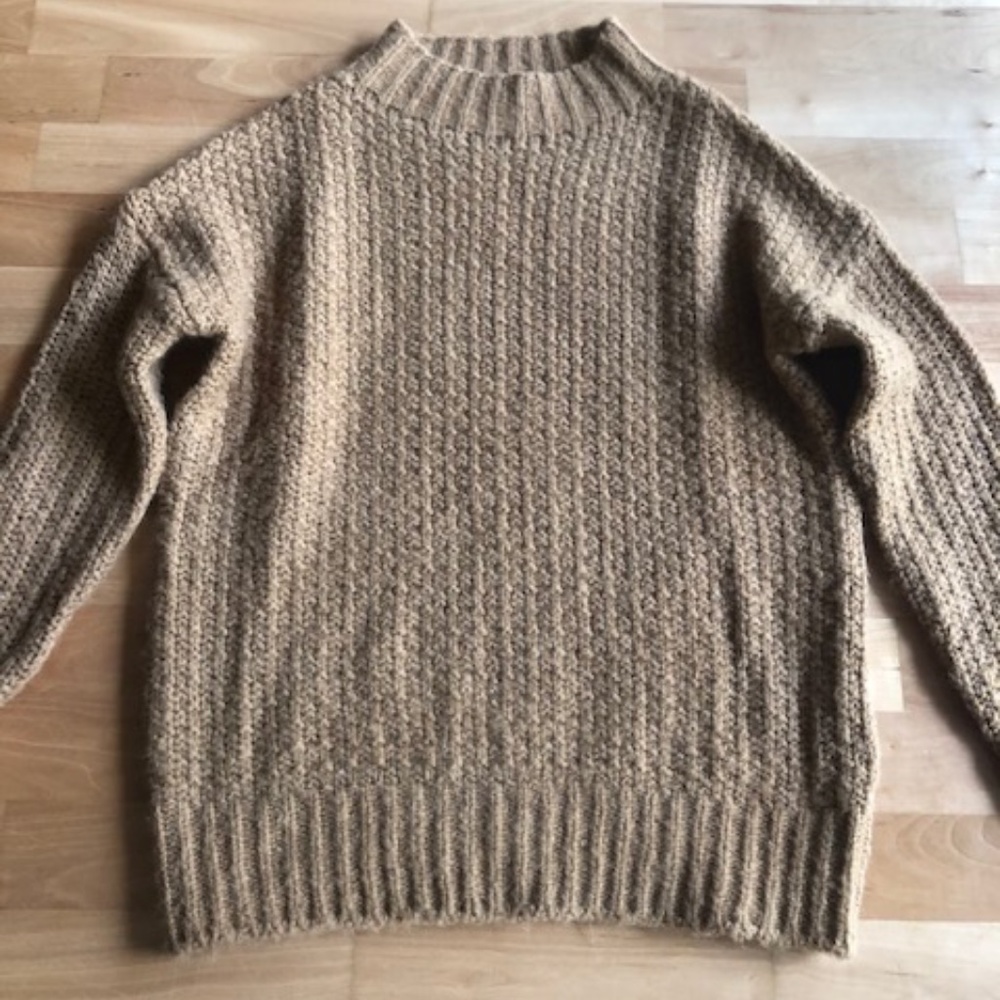Caslon sweater size XS(fits more like a M!)